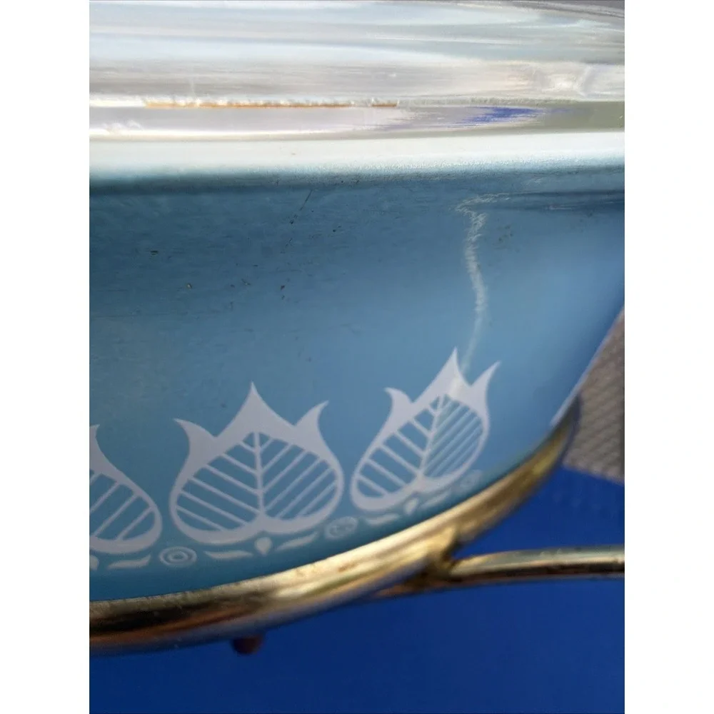 VTG Pyrex Blue Tulip 1.5 Qt Casserole Dish #043 With Cradle Handles